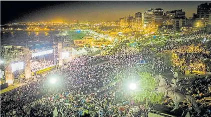  ?? MINISTERIO DE CULTURA, PROVINCIA ?? El concierto. La Filarmónic­a, con ochenta músicos, anoche en Mar del Plata.