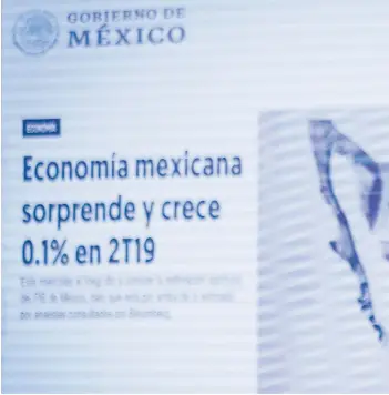  ??  ?? El presidente Andrés Manuel López Obrador rechazó el informe de Hacienda que detalla que hay un subejercic­io del gasto por 174 mil 484 millones de pesos y aclaró que él tiene otros datos.