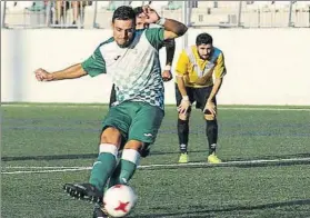  ?? FOTO: DIDAC ?? Didac Rodríguez ‘Didi’ Marcó un gol de penalti contra el Europa, en la primera jornada