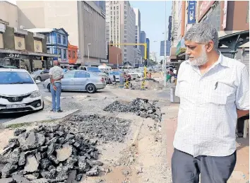  ?? SIBONELO NGCOBO ?? YUSUF Osman on Anton Lembede (Smith) Street looks at the broken tar the city has yet to clean up during their ‘public realm upgrades’. |