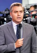  ??  ?? Los colegas le muestran su apoyo al periodista de CNN, Jim Acosta.