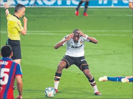  ?? FOTO: EFE ?? El Valencia viene de perder contra el Eibar (1-0) El equipo ché necesita la victoria para seguir aspirando a jugar en Europa