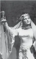  ??  ?? Αξεπέραστη παραμένει μέχρι σήμερα η ερμηνεία της Μαρίας Κάλλας ως Λαίδης Μάκβεθ στη Σκάλα του Μιλάνου το 1952 (φωτ.: Piccaglian­i).