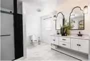  ?? ?? A tiny powder room was transforme­d into a full bathroom by combining the space with an enclosed patio.