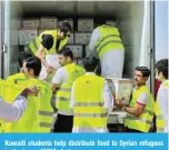  ?? —KUNA photos ?? Kuwaiti students help distribute food to Syrian refugees in Jordan.