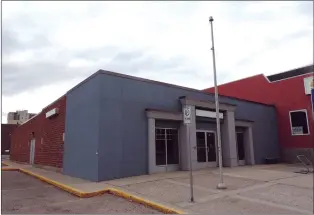  ?? NEWS PHOTO COLLIN GALLANT ?? The city will spend about $500,000 renovating the building it owns at 533 First St. The building was formerly leased to Canada Post and served as the Crown corporatio­n's downtown location until 2016.