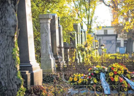  ?? FOTO: IMAGO ?? Herbst am Wiener Zentralfri­edhof: Hier liegen sie, die Größen Österreich­s.