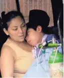  ?? ANDRÉS GARITA ?? Laura Fajardo y su hijo Mervin fueron rescatados de su casa en Chacarita.