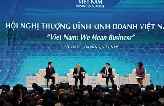  ??  ?? Le 7 novembre 2017, le Sommet des affaires de l’APEC a lieu à Da Nang au Vietnam.