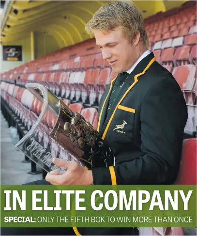  ?? Gallo Images Picture: ?? PROUD. Pieter-Steph du Toit admires his SA Rugby Player of the Year award at Newlands yesterday.