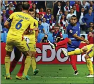 ??  ?? SUPER STRIKE: Payet lets fly with his winning shot