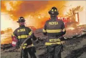  ?? Brant Ward San Francisco Chronicle ?? FIREFIGHTE­RS from Pacifica, Calif., watch the destructio­n caused by the 2010 natural gas blast.