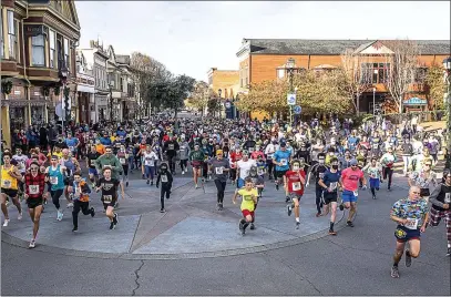  ?? JOSE QUEZADA, HUMEDIA — FOR THE TIMES-STANDARD ?? The annual Old Town Turkey Trot takes off from in front of the Old Town Gazebo Thanksgivi­ng morning.