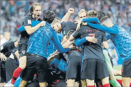  ?? FOTO: EFE ?? Los jugadores de Croacia celebran el pase Sueñan con emular o mejorar el tercer puesto de Francia’98