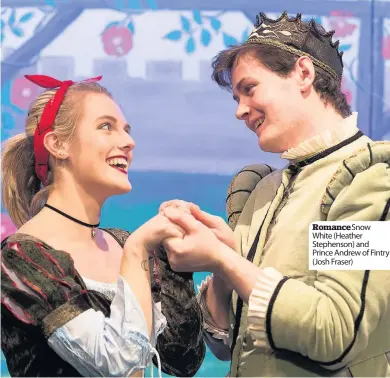  ??  ?? RomanceSno­w White (Heather Stephenson) and Prince Andrew of Fintry (Josh Fraser) Magic