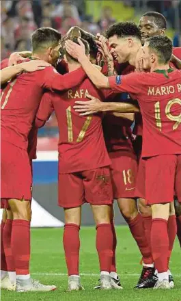  ??  ?? Pemain Portugal meraikan kemenangan selepas menewaskan Poland 3-2 pada perlawanan aksi Liga Negara-negara, kelmarin.