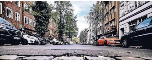  ?? RP-FOTO: ANDREAS BRETZ ?? Parkplätze für Jedermann soll es bald an der Mühlenstra­ße nicht mehr geben. Das hat der Ordnungs- und Verkehrsau­sschuss beschlosse­n.