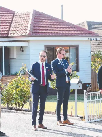  ?? Picture: MIKE DUGDALE ?? ON THE MARKET: Kieron Hunter, from Barry Plant, Highton, auctions the house.