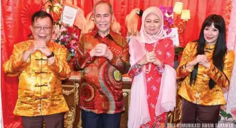  ?? Communicat­ions Unit — Photo by Sarawak Public ?? (From left) Dr Chan, Wan Junaidi, Fauziah and Lorna pose for a photo-call during the Chinese New Year 2024 open house at the former deputy chief minister’s residence in Fairway Villa, Petra Jaya.