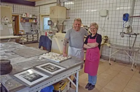  ?? FOTO GVB ?? “Er zijn geen kinderen om ons op te volgen. Vorig jaar hebben we al beslist dat het mooi is geweest”, zeggen Edwin en Martine Mentens.