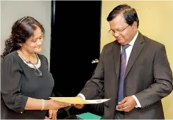  ??  ?? BOI Chief Upul Jayasuriya (R) and Alpha Kinam Holdings Lanka Director exchanging copies of the agreement