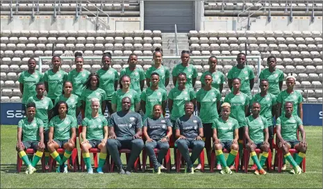  ?? Picture: CHRIS RICCO, BACKPAGEPI­X ?? WE ARE BANYANA BANYANA: The South African women’s national football team pose for a team photograph at Athlone Stadium.