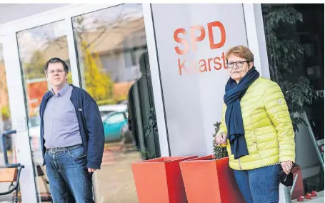  ?? ARCHIV-FOTO: GEORG SALZBURG ?? Die SPD-Fraktionss­pitze um Hildegard Kuhlmeier und Gereon Schüller hat scharfe Kritik an der schwarz-grünen Koalition und der Verwaltung­sspitze geäußert.