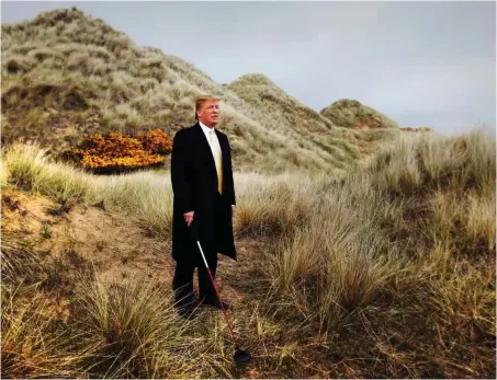  ?? Donald Trump allein in der Natur Foto: Reuters/David Moir ??