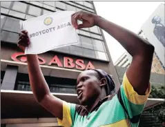  ?? PICTURE: REUTERS ?? CALLING FOR BOYCOTT: A member of the ANCYL protests in front of an Absa bank in Durban against the bank allegedly benefiting from an apartheid-era bailout.