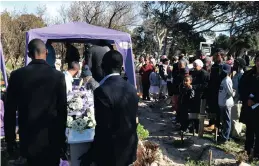  ?? PICTURE: BHEKI RADEBE ?? Family and relatives of Rubin September at the Maitland cemetery, where Rubin was buried yesterday.