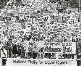  ?? AP FILE PHOTO ?? Marchers descend on the Capitol in Springfiel­d, Illinois, to demonstrat­e for passage of the Equal Rights Amendment on May 16, 1976.