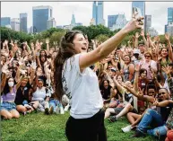  ?? JASMINE CLARKE/THE NEW YORK TIMES ?? Marissa Meizz posted a Tiktok telling everyone looking for new friends to meet at Central Park on a recent Saturday. The video went viral and about 200 people yearning for in real life friendship showed up.