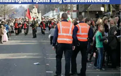  ?? FOTO JEFFREY GAENS ?? Bij alle 33 stoeten in dit lang carnavalsw­eekend zullen extra politieage­nten ingezet worden.