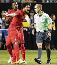  ?? DAVID GOLDMAN / AP 2015 ?? A hamstring injury to Roman Torres (center) has shown how difficult it can be for MLS players to balance the needs of their pro and national teams.