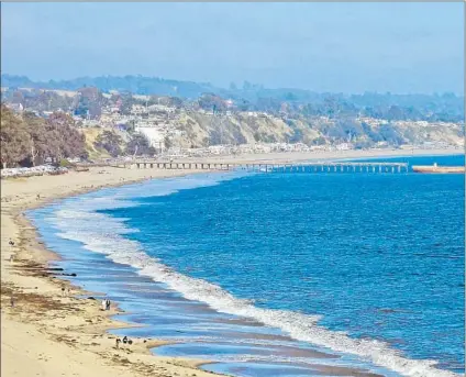  ?? Eugene Zelenko ?? SEACLIFF
State Beach in Aptos, Calif., offers solitude and stunning views, as well as glimpses of whales, sea lions and seabirds.