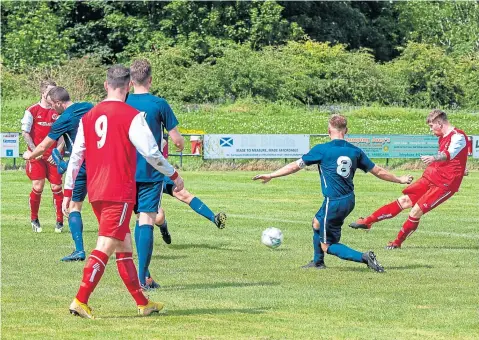  ??  ?? Pat Martin (right) fires home Carnoustie’s first goal in the 2-1 pre-season win over Thorn Athletic at Laing Park.