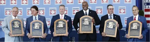  ?? MIKE GROLL/THE ASSOCIATED PRESS ?? Inductees, from left, Bobby Cox, Tony La Russa, Tom Glavine, Frank Thomas, Greg Maddux and Joe Torre hold the bronze plaques bearing their likenesses that will hang in the Hall of Fame.