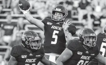  ?? Eric Christian Smith / Contributo­r ?? Rice coach Mike Bloomgren says QB Wiley Green, center, will be taking more of the snaps moving forward.