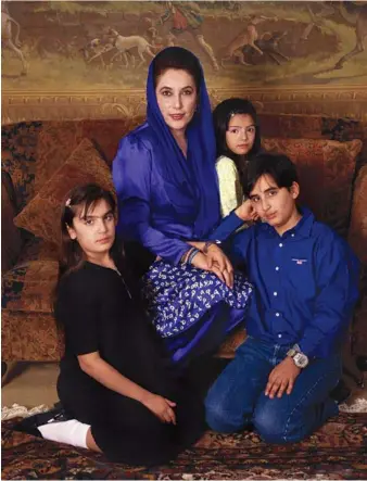  ?? CORBIS ?? ( LEFT) ZULFIKAR ALI BHUTTO WITH HIS CHILDREN SANAM AND SHAHNAWAZ; BENAZIR BHUTTO WITH HER CHILDREN