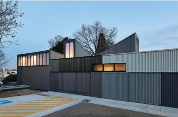  ??  ?? Searle x Waldron Architectu­re designed the Hanmer Reserve Pavilion Extension (2017) with the aim of increasing female participat­ion in the club’s winter football program.