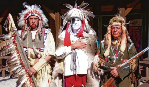  ?? Foto: Peter Stöbich ?? Indianer und Banditen werden für die neue Inszenieru­ng der Karl May Festspiele in der Western City gesucht.