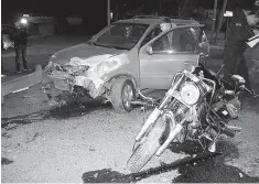  ??  ?? Daños. El conductor de la motociclet­a, Juan Antonio de 25 años, fue trasladado an hospital debido a las lesiones que presentó.