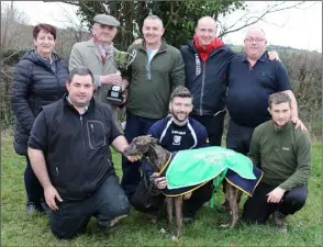  ??  ?? Fran Doyle (President, Wexford Coursing Club) presenting the Lisloose Accord Oaks Trial Stake trophy to Pat Martin with trainer and connection­s.
