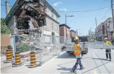  ?? WAYNE CUDDINGTON/FILES ?? The collapse of a wall at the Magee House July 24 caused a temporaril­y road closure.