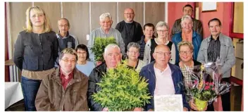  ??  ?? Les lauréats du concours des maisons fleuries ont été récompensé­s.