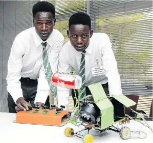  ?? / MDUDUZI NDZINGI ?? Mpumalanga pupils Joseph Mdluli and Trevor Simelane were yesterday crowned winners of HIP2B² 3M Innovation Challenge.