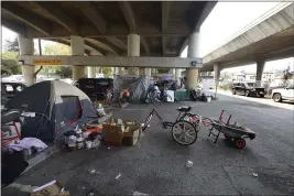  ?? SHERRY LAVARS — MARIN INDEPENDEN­T JOURNAL ?? Homeless camps line a parking lot under Highway 101 near Fourth Street in downtown San Rafael on Sept. 29.