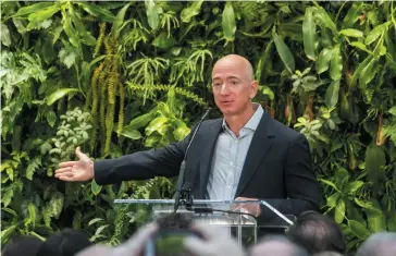  ?? SEATTLE CITY COUNCIL FROM SEATTLE ?? Jeff Bezos la deschidere­a Amazon Spheres din Seattle, în 2018.