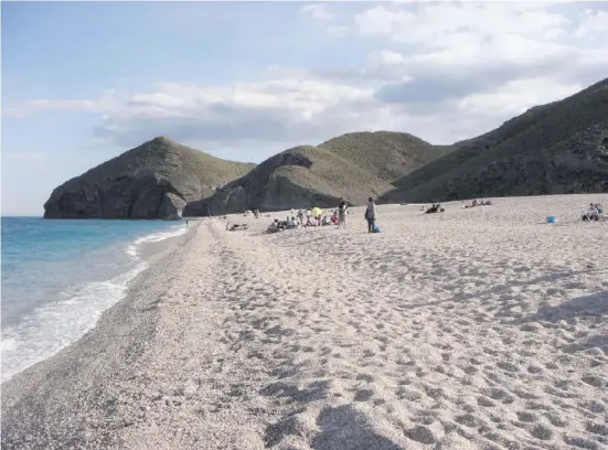  ??  ?? Kein sehr verlockend­er Name, aber dennoch lädt die Playa de los Muertos lädt zum ungestörte­n Sonnenbade­n und Schwimmen ein.