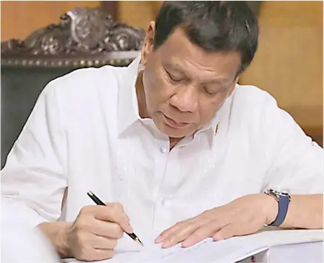  ?? PHOTOGRAPH COURTESY OF PCOO ?? PRESIDENT Rodrigo Duterte signed last 16 February the Financial Institutio­ns Strategic Transfer law as part of the country’s economic recovery program by enabling banks to offload non-performing loans and assets and thus clean up their balance sheets.